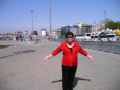 Sharan Burrow 1 Mayıs 2013'te Taksim Meydanı'ndan