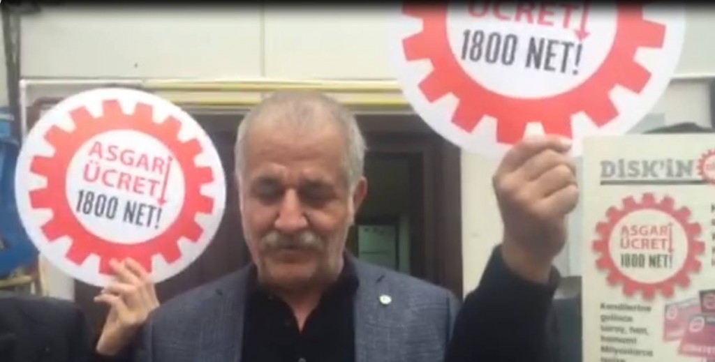 Diyarbakır'da Genel-İş 1 nolu şube önündeki açıklamayı DİSK Diyarbakır Bölge Temsilcisi Serdar Ekingen okudu