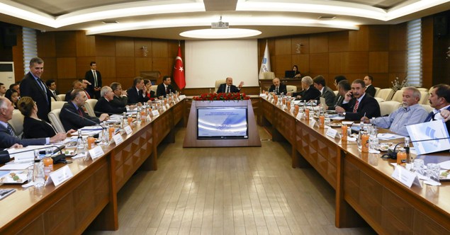 Çalışma ve Sosyal Güvenlik Bakanı Mehmet Müezzinoğlu, Bakanlık Reşat Moralı Toplantı Salonu'nda düzenlenen Üçlü Danışma Kurulu Toplantısı'nın açılışında konuşma yaptı. ( Güven Yılmaz - Anadolu Ajansı )