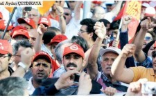 İzmir'de binlerce işçi taşerona karşı tek ses tek yürek!