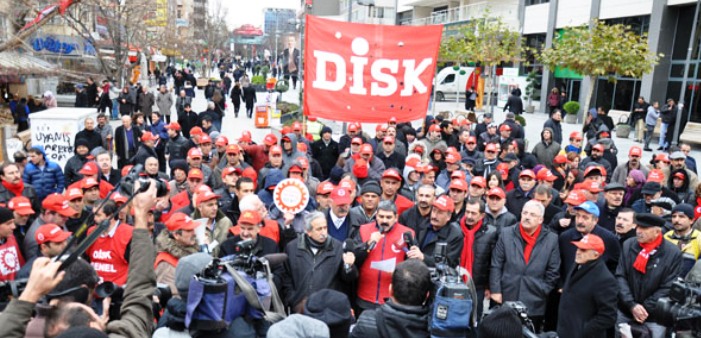 DİSK Ankara Bölge temsilcisi Remzi Çalışkan, DİSK'in 26 Aralık'ta Çalışma Bakanlığı önünde yapacağı basın açıklamasını da duyurdu 