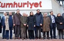 Cumhuriyet'e DİSK, KESK, TMMOB ve TTB'den destek ziyareti…