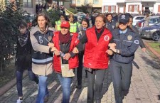 İÇ GÜVENLİK YASASI YÜRÜRLÜĞE GİRDİ!.. DİSK Genel Sekreteri Arzu Çerkezoğlu ve #Direnİşçi’ler gözaltında!