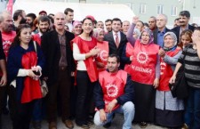 HDP ES GENEL BASKANI SELAHATTIN DEMIRTAS PENDIK'TE YAKLASIK 3 AYDIR GREV YAPAN SERAMIK ISCILERINI ZIYARET ETTI.

(FOTO: OZKAN ARSLAN/ISTANBUL, DHA)
