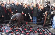 Emek-Barış-Demokrasi mitinginde yitirdiğimiz karanfillerimizi andık!