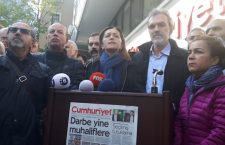 Emek ve meslek örgütleri Cumhuriyet için dayanışma nöbetinde