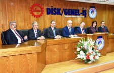 Çalışma ve Sosyal Güvenlik Bakanı Müezzinoğlu DİSK’i ziyaret etti