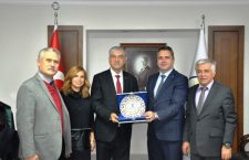 DİSK Genel Başkanı Kani Beko İzmir Barosunu ziyaret etti