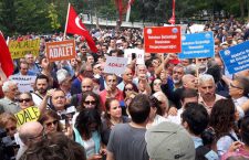 Adalet Nöbetlerine desteğimiz gazetelerde