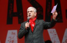 Beko: İşçiler milletten değil midir?