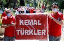 40 yıldır bizimlesin: Kemal Türkler mezarı başında anıldı