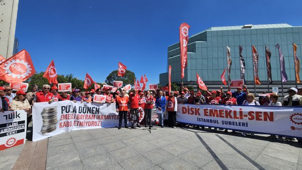Pula dönen emekli bayram ikramiyesini kabul etmiyoruz