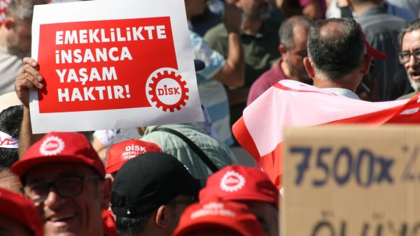 Emeklilikte insanca yaşam haktır!