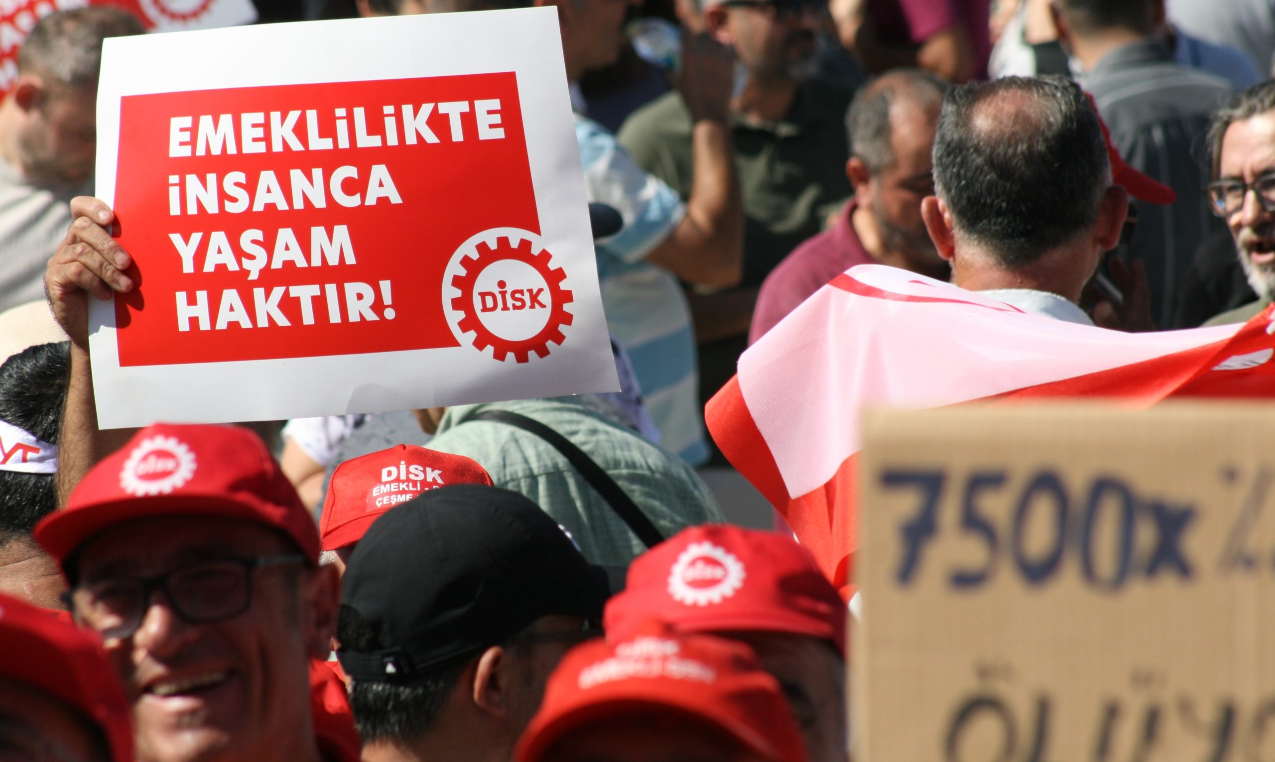 Emekli bayram ikramiyesi en az 17 bin 514 lira olmalıdır!