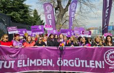 DİSK’li kadınlar Çalışma ve Sosyal Güvenlik Bakanlığı önünden taleplerimizi haykırdı