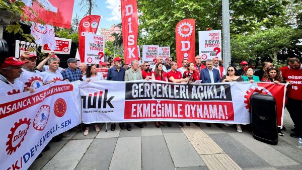 TÜİK önünde gerçeklerin açıklanmasını ve kayıplarımızın giderilmesini istedik