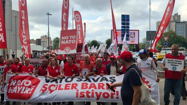 Taksim’den Dolmabahçe’ye yürüdük: NATO savaş, işçiler barış istiyor!