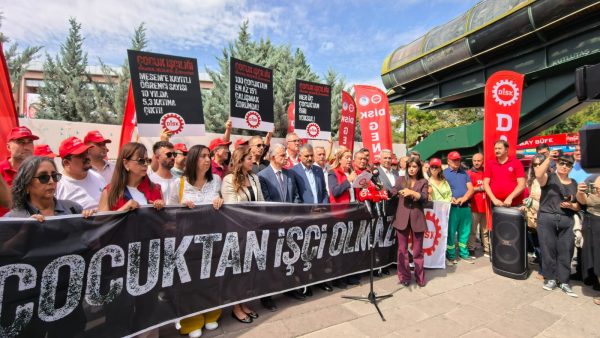 Okullar açılırken Milli Eğitim Bakanlığı önünden haykırdık: Çocuktan işçi olmaz!